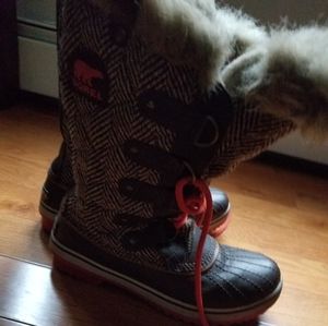 sorel womens snowboots fur lined brown houndstooth